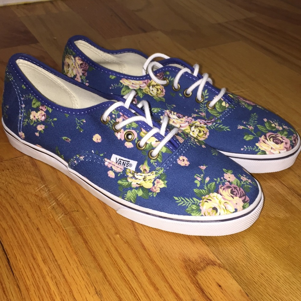 Cutest Floral Vans OFF the Wall